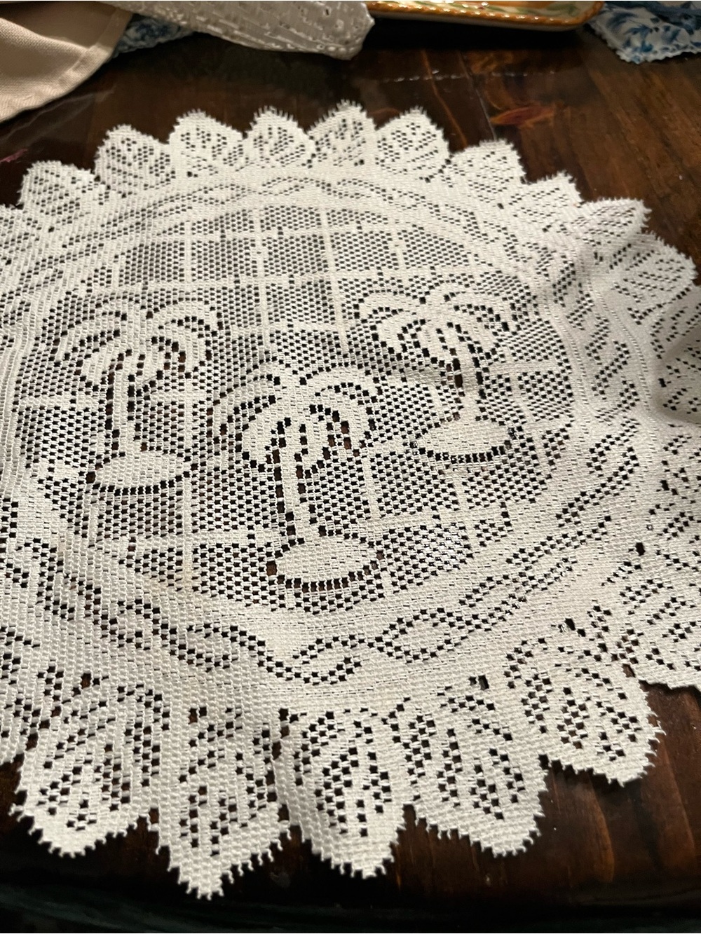 Handmade White Crochet Table Linen with Palm Tree Motif - Picture 4 of 5